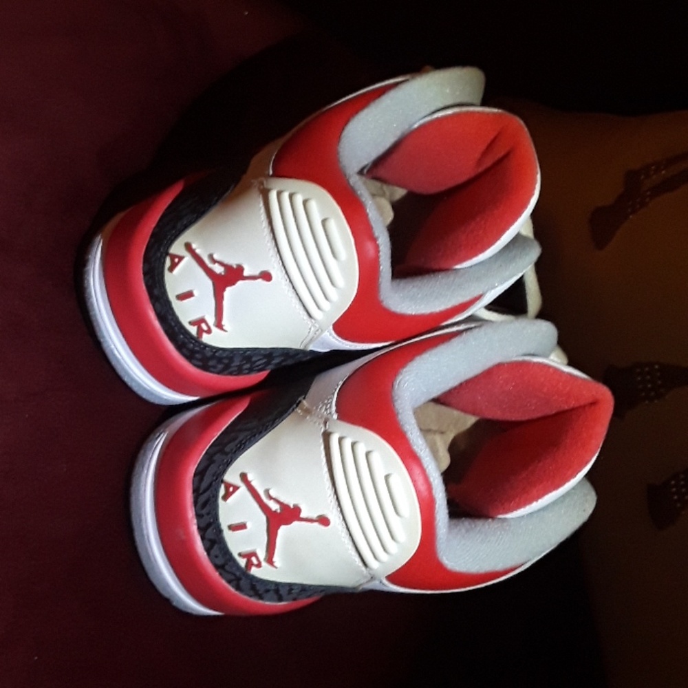 Air Jordans 3s - Picture 2 of 3
